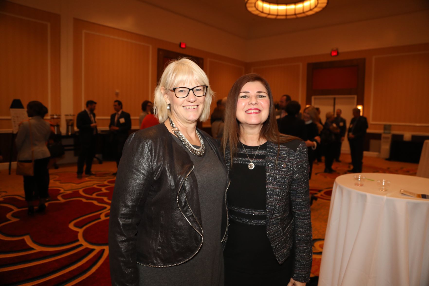 Wendy Schlesinger, Yvonne Buhlinger
